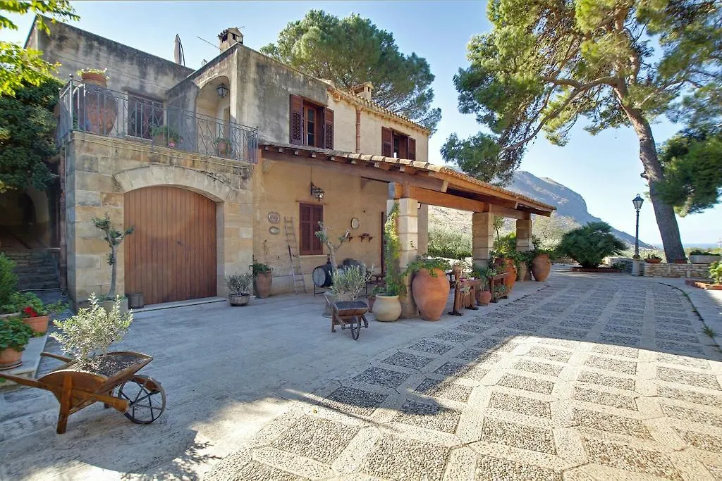 Poggio Di Mare Bed & Breakfast Castelluzzo