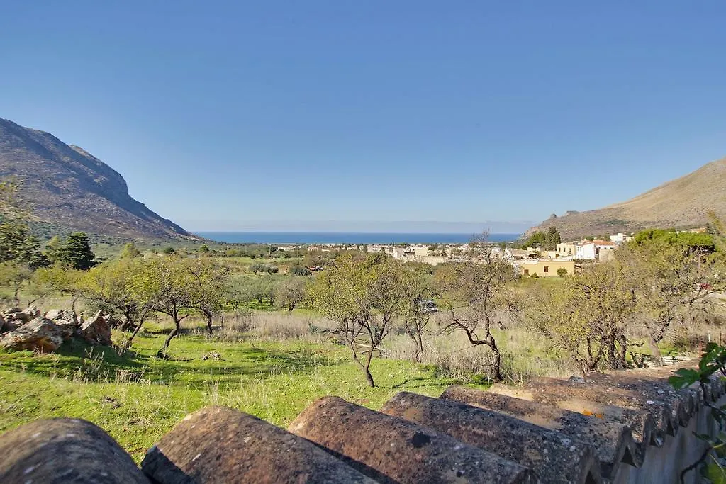 Poggio Di Mare Bed & Breakfast Castelluzzo